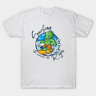 Surfing Cthulhu, perfect gift for fans of horror and surfing! T-Shirt